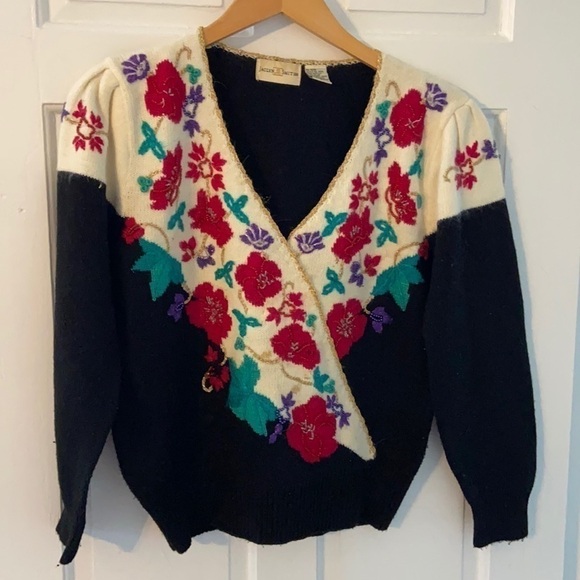 Jaclyn Smith Sweaters - VTG beaded crop embroidered sweater